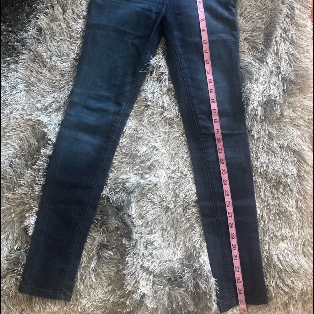 GUESS - Picture 3 of 7
